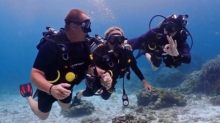 2 scuba divers with scuba instructor