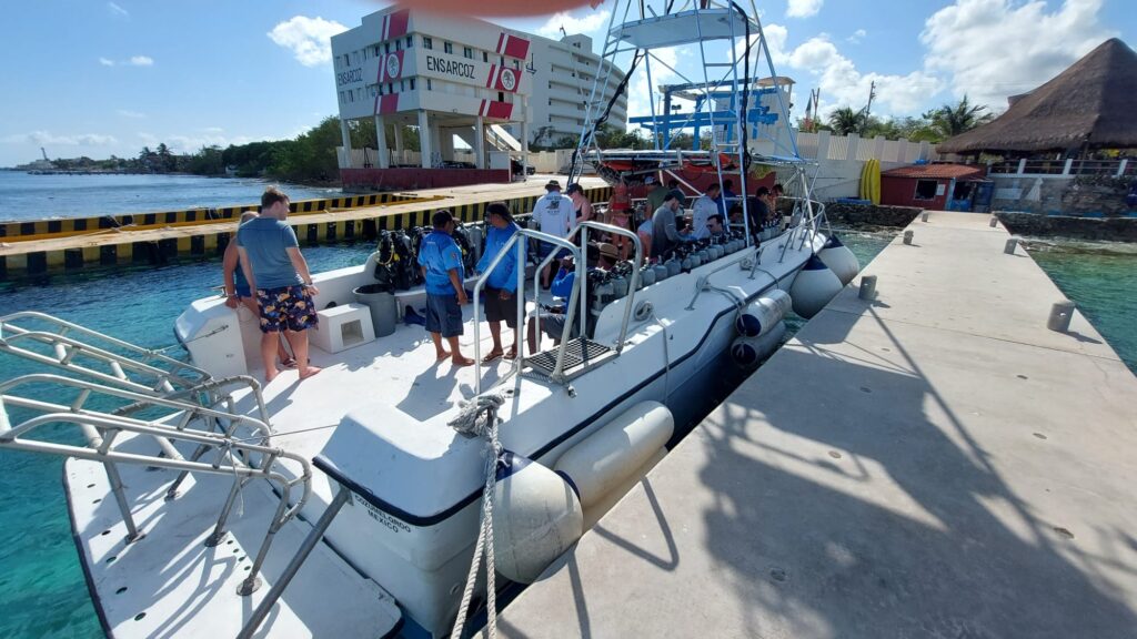 boat diving