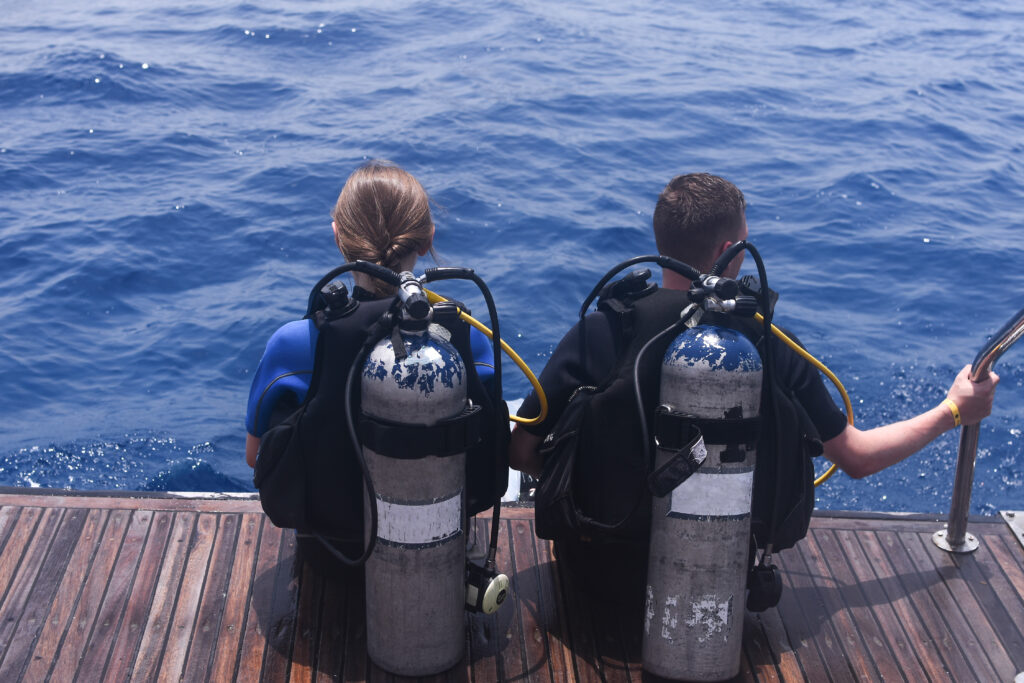 Scuba Diving Vs. Snorkeling – Which Should You Try? - Sand Dollar 