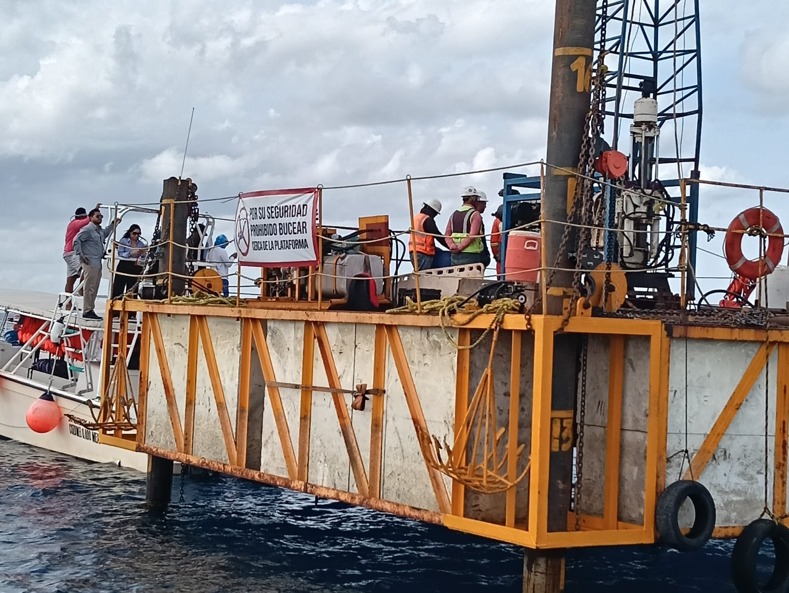 pier construction platform on Villa Blanca Reef